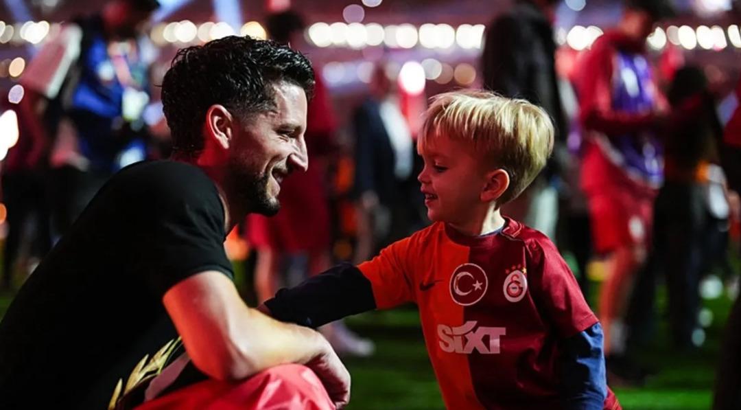 Kim Milyoner Olmak İster yarışmasında güldüren soru! Osimhen in yanında yanıltmak için öyle bir ismi verdiler ki... 2