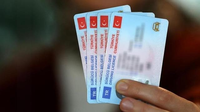 Ehliyet yenileme alarmı: Son tarih yaklaşıyor! Cezası 7 bin TL'yi aşıyor