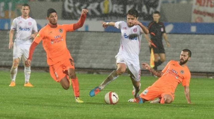 Alanyaspor Antalyaspor'u ezdi!