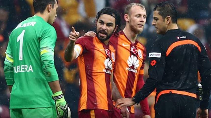 Sel&ccedil;uk İnan'la Muslera tartıştı