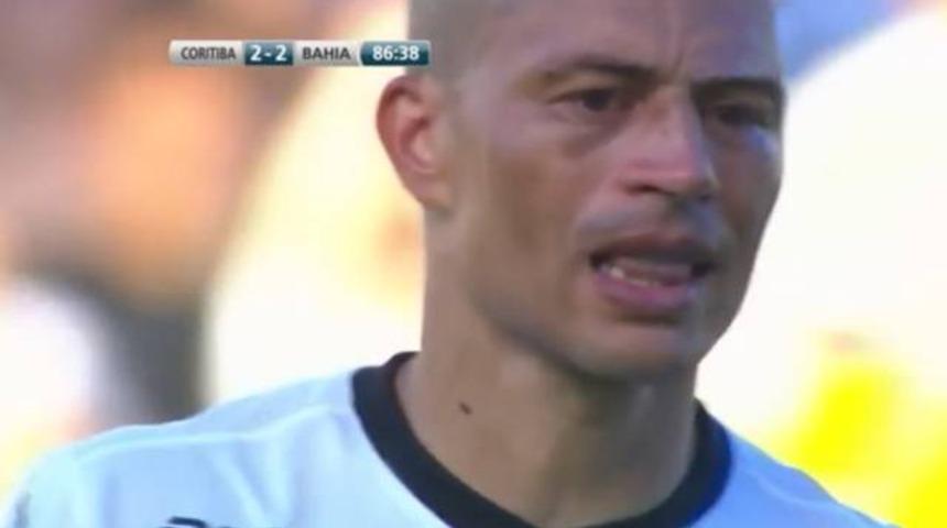 Ve Alex yeşil sahalara veda etti!