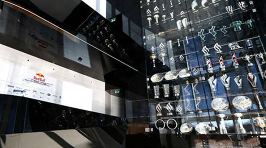 Red Bull'a hırsızlık şoku