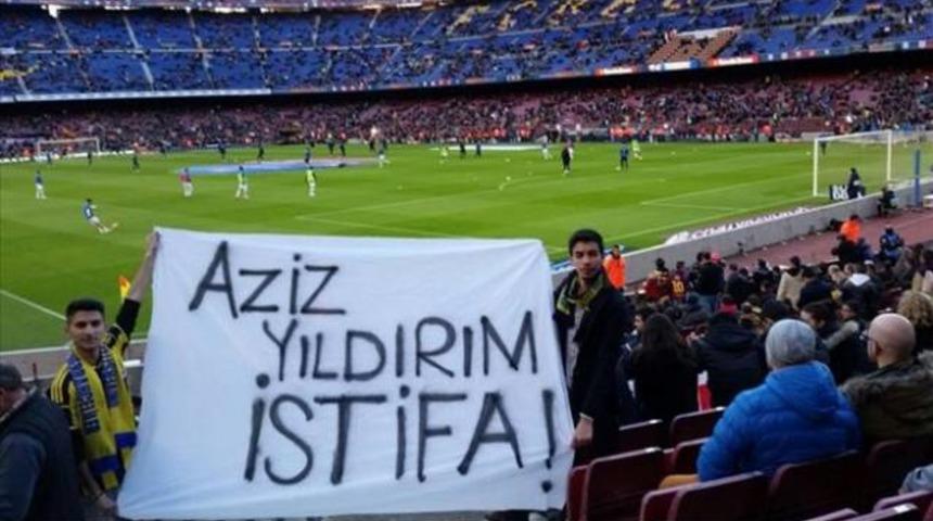 Nou Camp'ta "Aziz Yıldırım istifa" pankartı