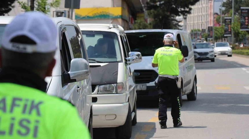 Bolu’da polis kurala uymayan sürücülere göz açtırmıyor: Milyonlarca lira ceza