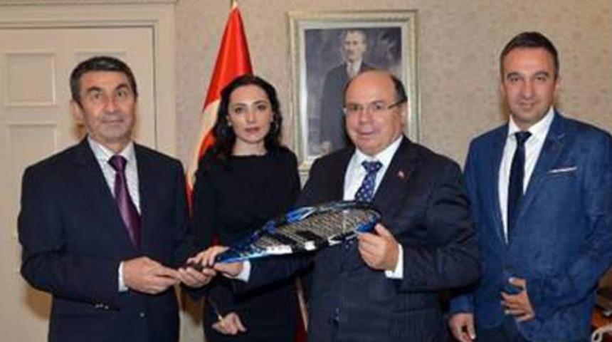 Tenisçilerden tenisçi valiye ziyare