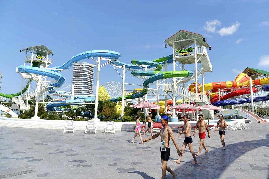 Dünyanın en soyutlanmış ülkesinde bir tatil köyü! Her an izleniyorsunuz hatta telefonların dinlendiğine dair bile iddialar var... 2