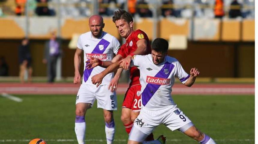 İzmir'de 3 gol, 2 kırmızı