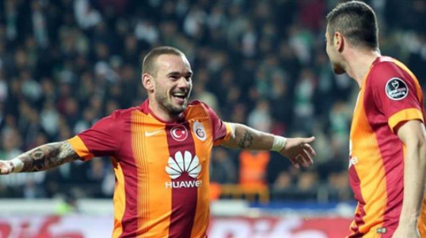 Galatasaraylı y&ouml;neticiden Sneijder a&ccedil;ıklaması