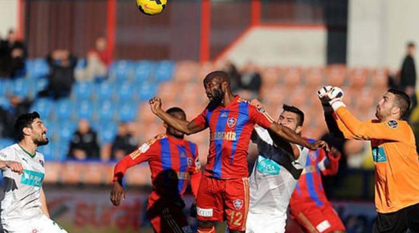 Bilerek kızaran Josue ve Mabiala'ya 2'şer ma&ccedil; ceza!