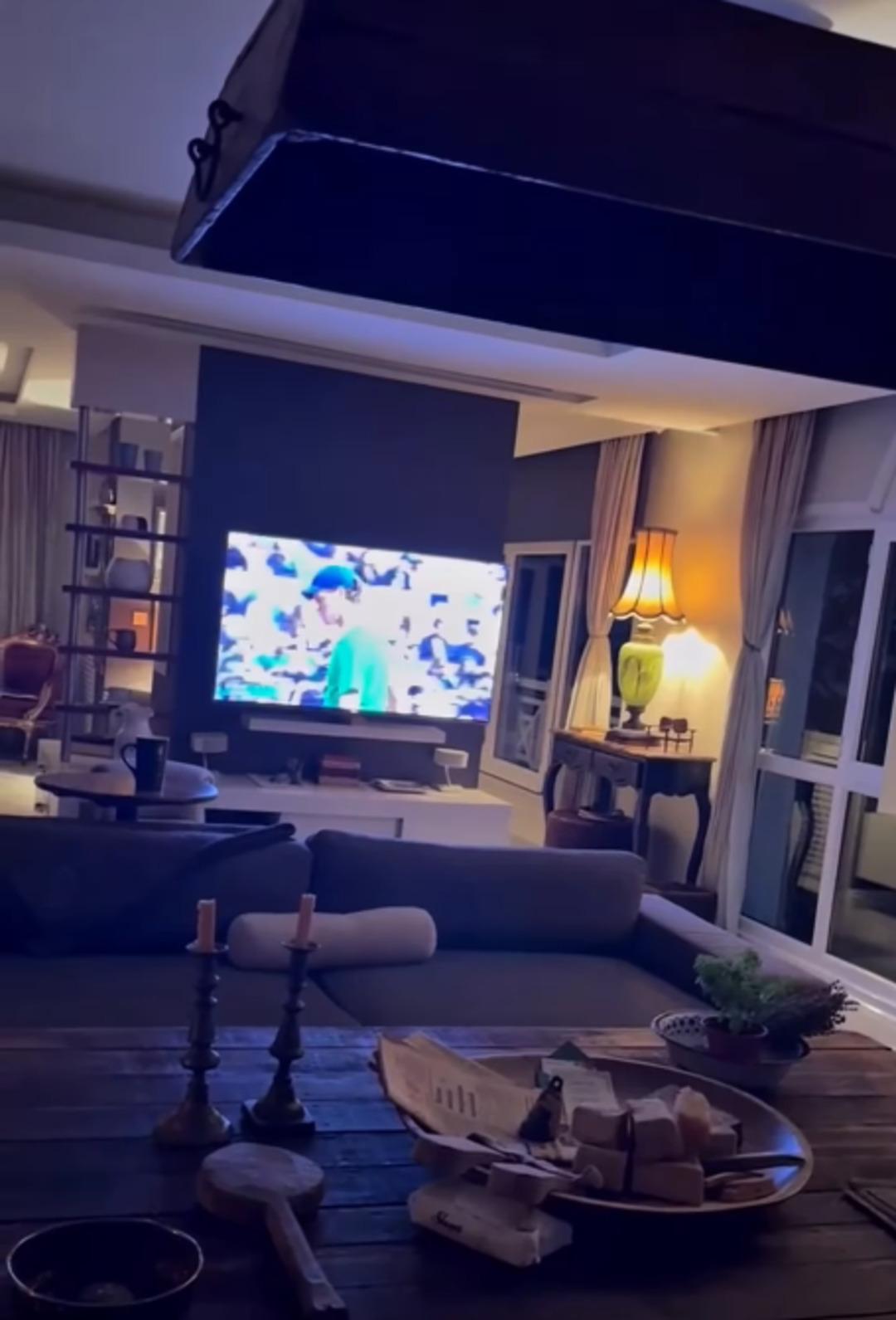 Hülya Avşar ın Boğaz manzaralı evinin salonu dikkat çekti! Yorumlar gecikmedi 3
