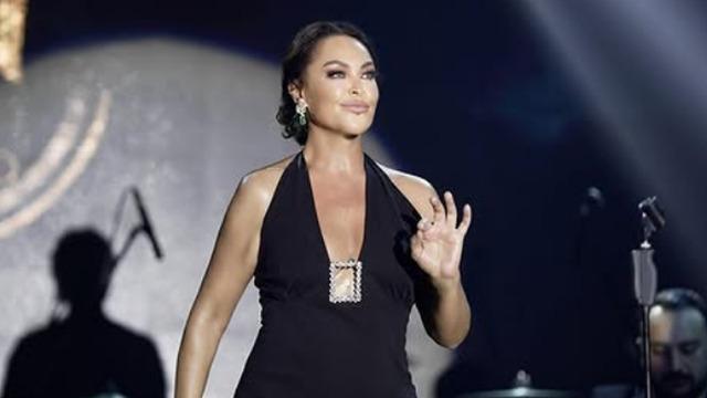 Hülya Avşar'ın Boğaz manzaralı evinin salonu dikkat çekti! Yorumlar gecikmedi