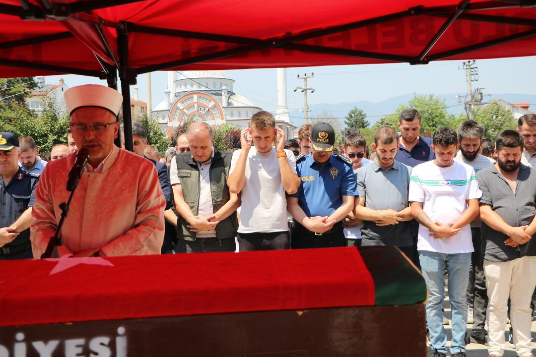 Bolu dan çıkıp desteğe gelmişti: Bursa orman yangınında ölen gönüllü gözyaşlarıyla uğurlandı! 2