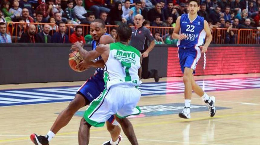 Anadolu Efes lige galibiyetle d&ouml;nd&uuml;