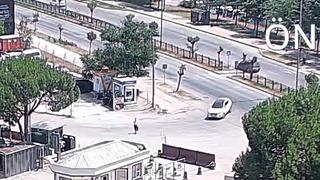 Yaya geçidinden geçen yayaya otomobil çarptı