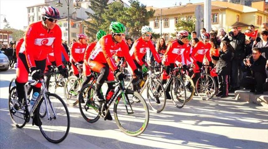 Bisikletçiler Sarıkamış yolunda