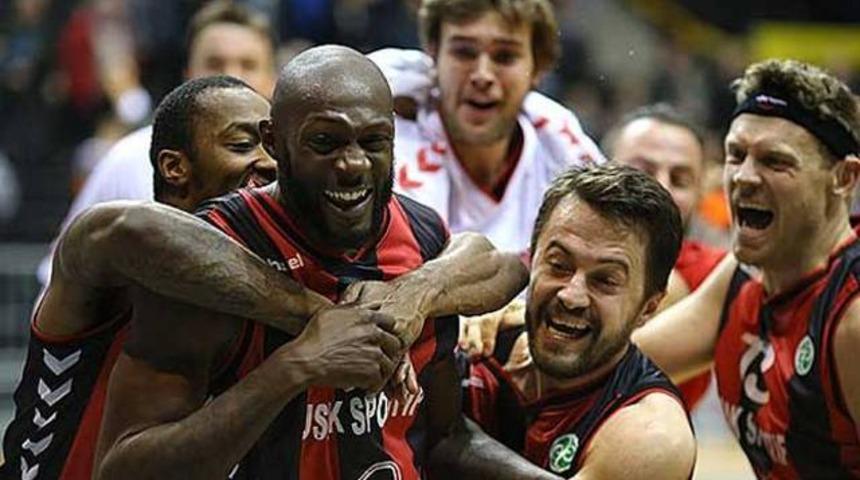 Heyecanlı ma&ccedil;ta Uşak g&uuml;ld&uuml;