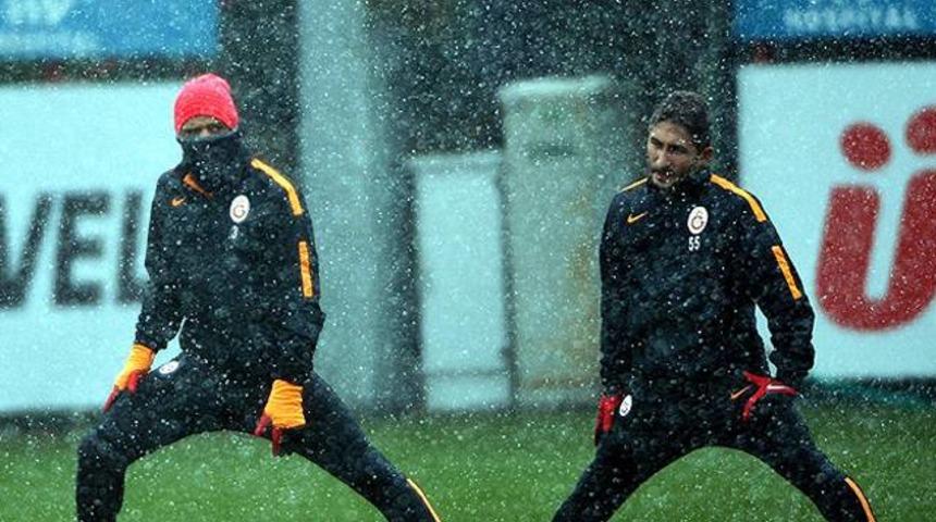 Kar altında derbi mesaisi