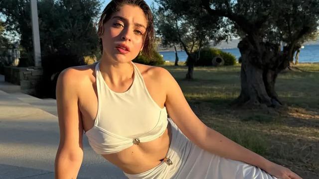 Cemre Baysel tatil dönüşü ameliyat oldu! Göğsündeki kitleyi aldırdı