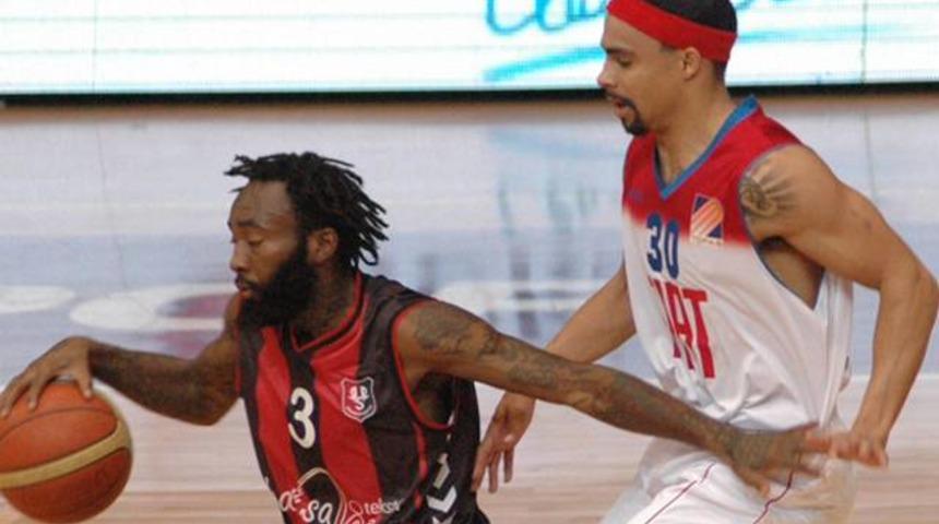 Tofaş evinde boyun eğdi