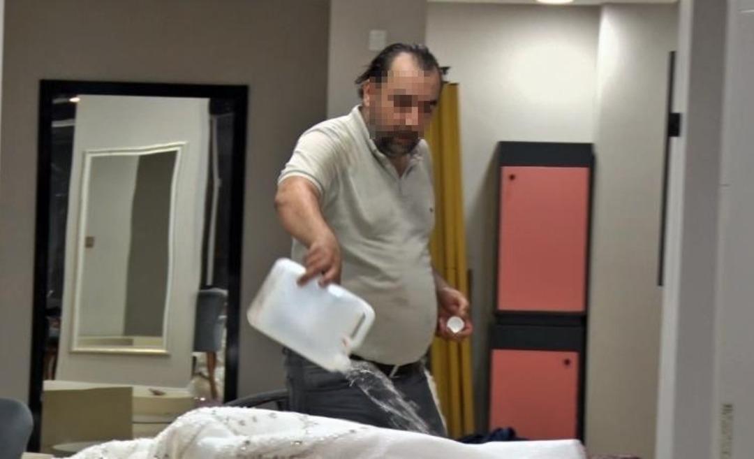 1200xauto Çevredekiler kaldırımı koltuk yapıp film gibi izledi! Gelinliklerin üzerlerine kolonya döktü, tüpe çakmağı dayayınca tazyikli suyu yedi!