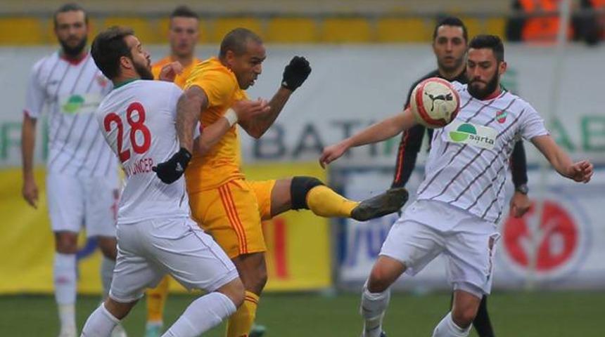 Lidere Karşıyaka &ccedil;elmesi