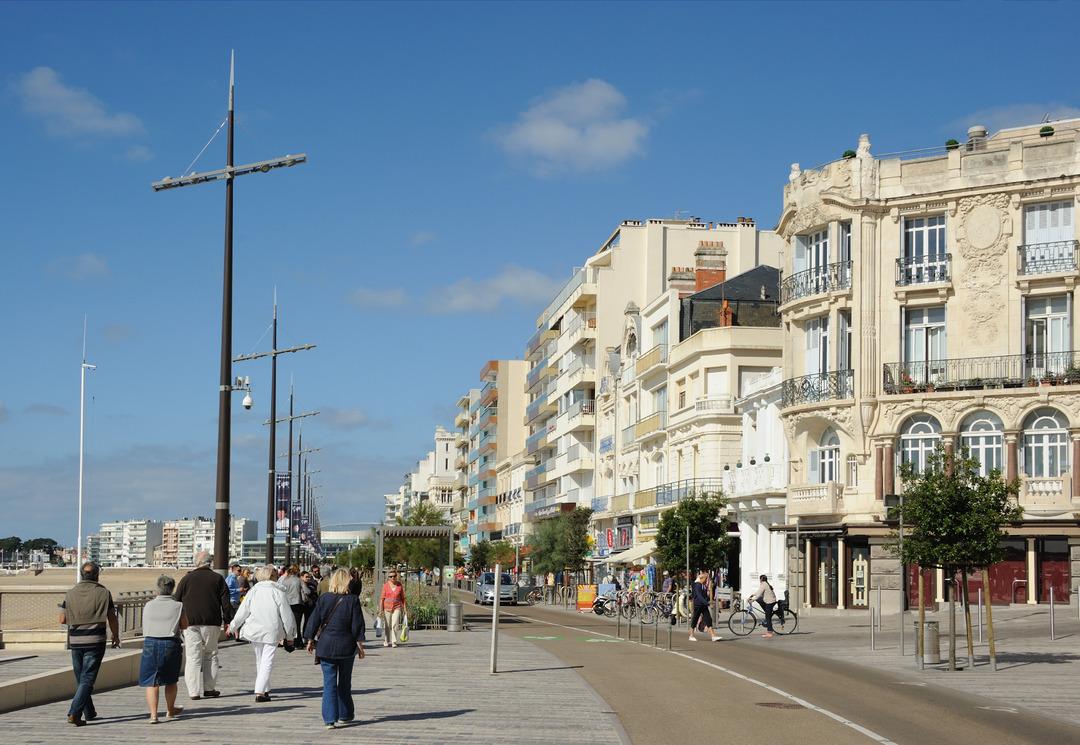 Tatil beldesinde yarı çıplak dolaşmak yasaklandı! Uymayanlar para cezası ödeyecek! 1