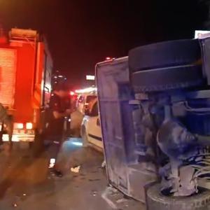 Kuşadası’nda tur midibüsü devrildi