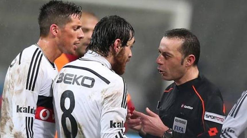 C&uuml;neyt &Ccedil;akır: Kırmızı kart g&ouml;sterdim &ccedil;&uuml;nk&uuml;...