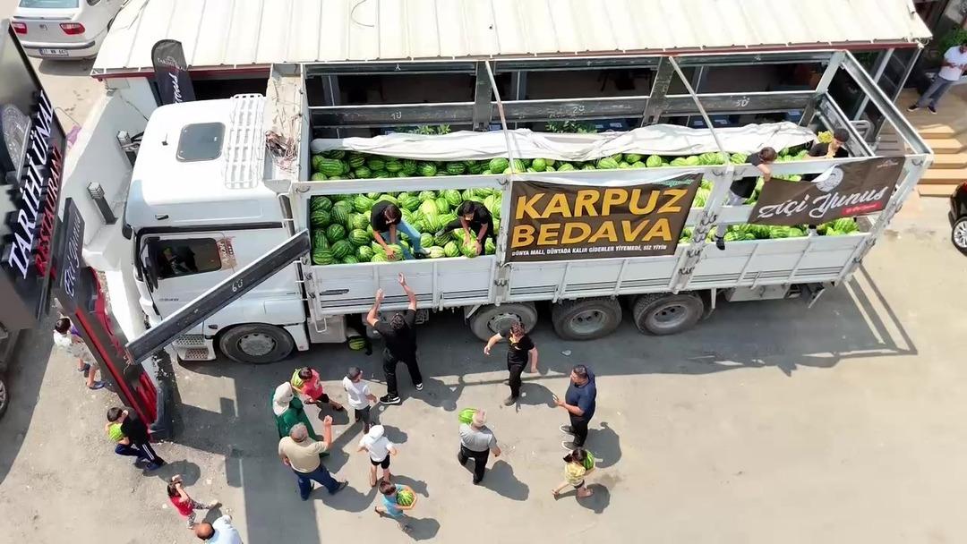 20 ton 1 saat içinde bitti! Ücretsiz dağıtıldı, vatandaşlar ziyafet yaşadı 2