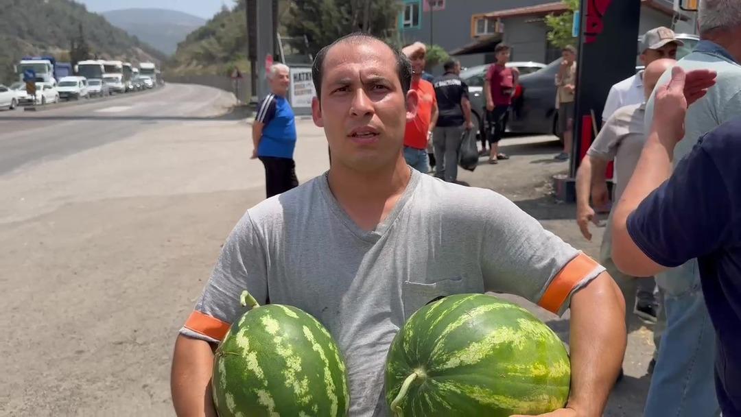 20 ton 1 saat içinde bitti! Ücretsiz dağıtıldı, vatandaşlar ziyafet yaşadı 3