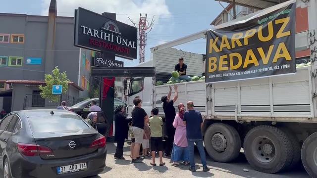 20 ton 1 saat içinde bitti! Ücretsiz dağıtıldı, vatandaşlar ziyafet yaşadı
