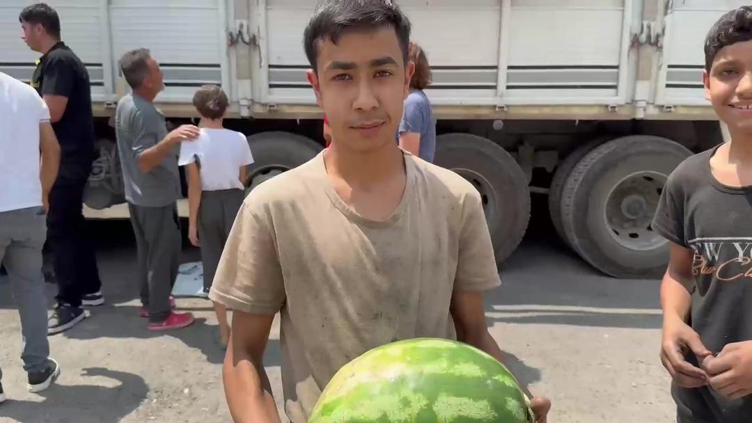 20 ton 1 saat içinde bitti! Ücretsiz dağıtıldı, vatandaşlar ziyafet yaşadı 5