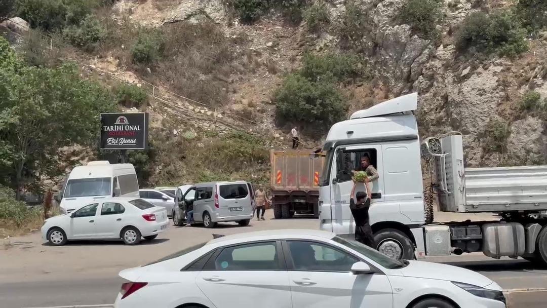 20 ton 1 saat içinde bitti! Ücretsiz dağıtıldı, vatandaşlar ziyafet yaşadı 6