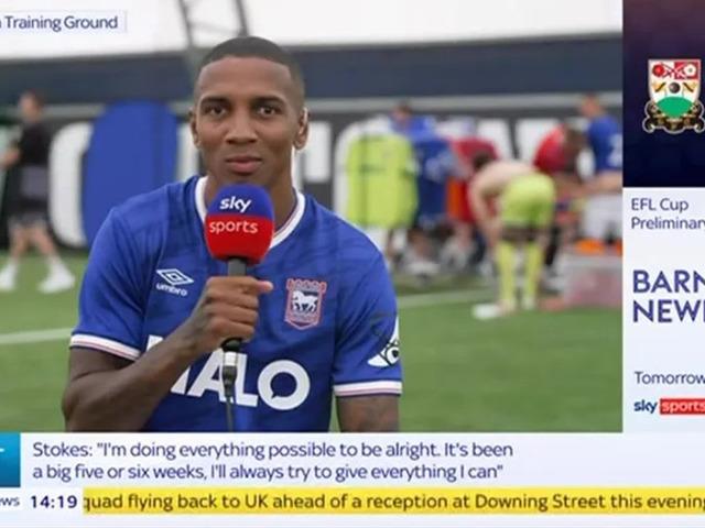 Canlı yayını umursamadı! Şortunu indirip...