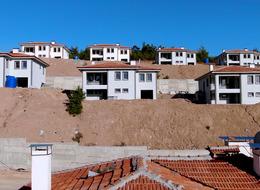 Deprem bölgesinde iki katlı köy evleri tamamlandı