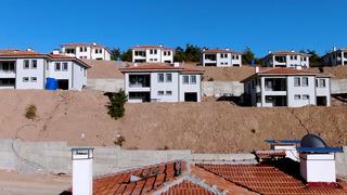 Deprem bölgesinde iki katlı köy evleri tamamlandı