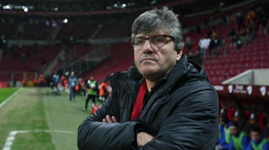 Osmanlıspor Mustafa Reşit Akçay'la anlaştı