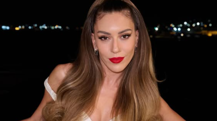 Sinem Kobal kızları Lalin ve Leyla ile birlikte kış tatilinde! Beğeni yağdı