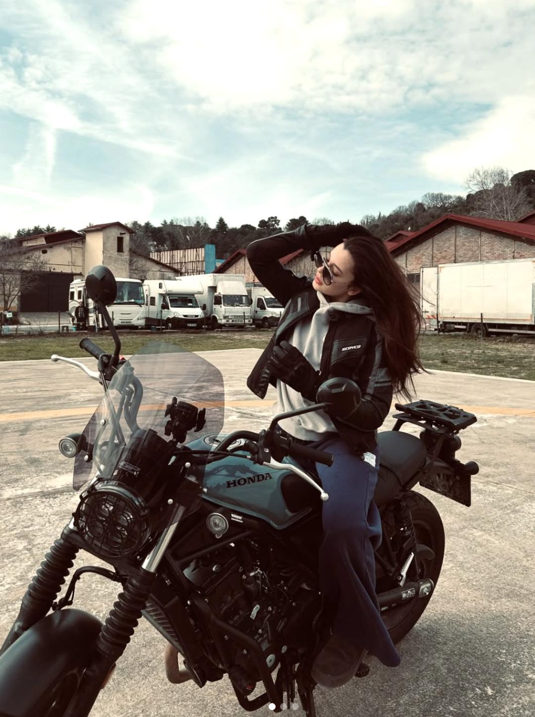 Gerçek bir yükselen yıldız! Mina Demirtaş’ın tarzını inceliyoruz 2