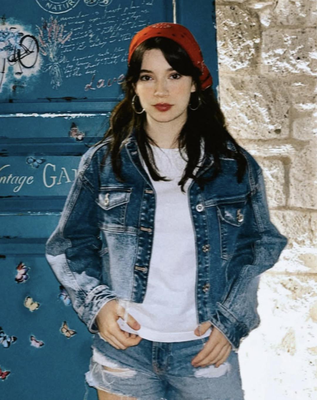 Gerçek bir yükselen yıldız! Mina Demirtaş’ın tarzını inceliyoruz 10