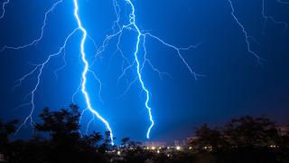 Yıldırımlar neden hep zikzaklıdır? Sebebi nedir?