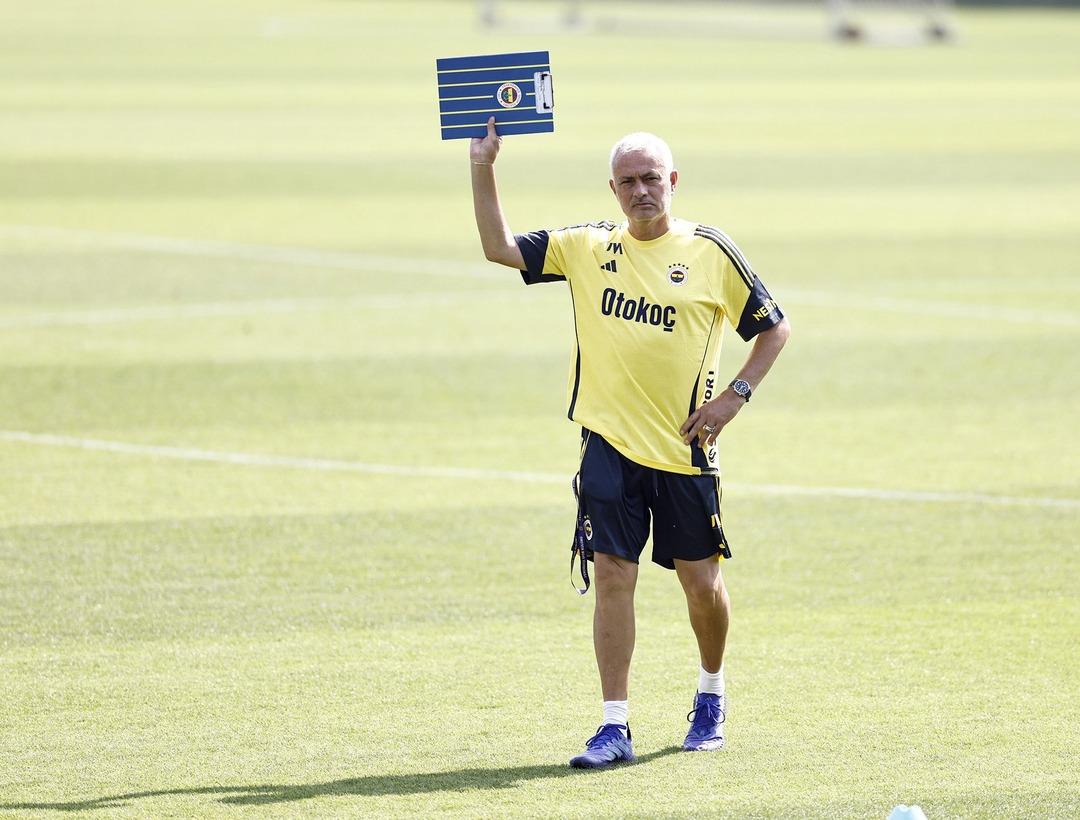 Fenerbahçe ye uçak gibi kanat! Armand Lauriente için transferde sona gelindi... Feyenoord maçına yetiştiriliyor 2