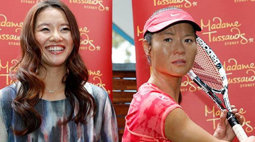 Li Na'ya heykel s&uuml;rprizi