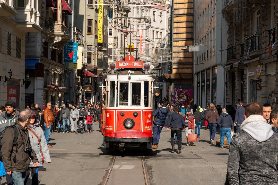 İstiklal Caddesi nin Gizemli Tüneli: Rumeli Han  1