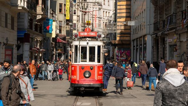İstiklal Caddesi'nin Gizemli Tüneli: Rumeli Han 