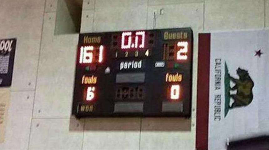 Basketbol ma&ccedil;ında akıl almaz ceza 