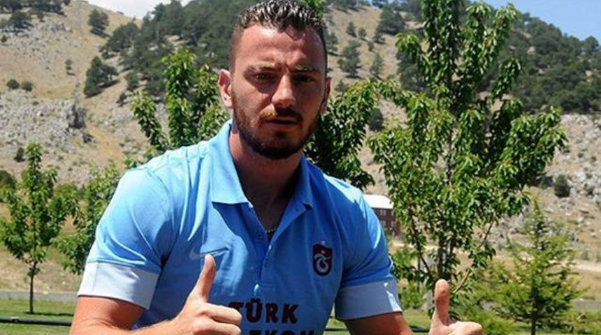 Aykut Demir kul&uuml;p arıyor 