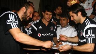 Necip Uysal’a sürpriz doğum günü