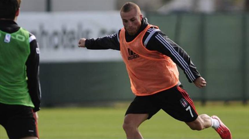 Beşiktaş'ta G&ouml;khan T&ouml;re antrenmanı yarıda bıraktı
