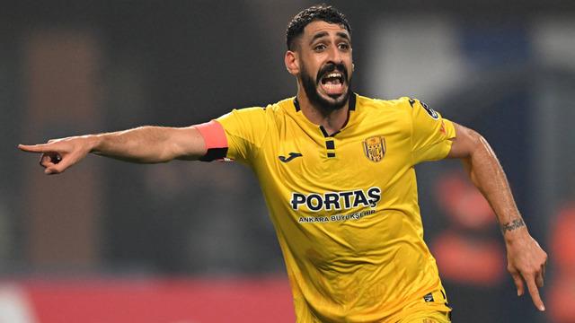 Fenerbahçe ve Galatasaray'da oynamıştı... Bir dönemin yıldızı şimdilerde takımsız kaldı